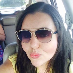 Meet your Posher, Elaine